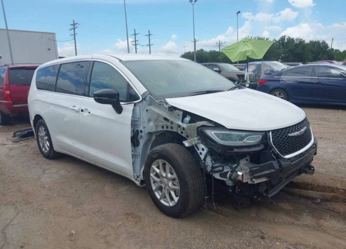 Chrysler Pacifica Touring L 2024 White 3.6L vin: 2C4RC1BG7RR151886 - 2C4RC1BG7RR151886