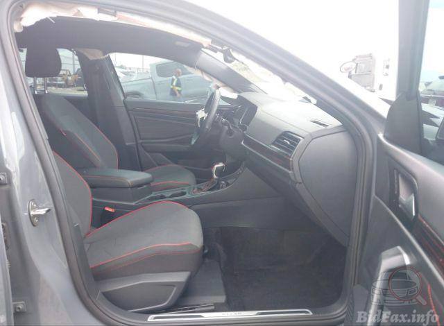 3VW9T7BU8RM033844