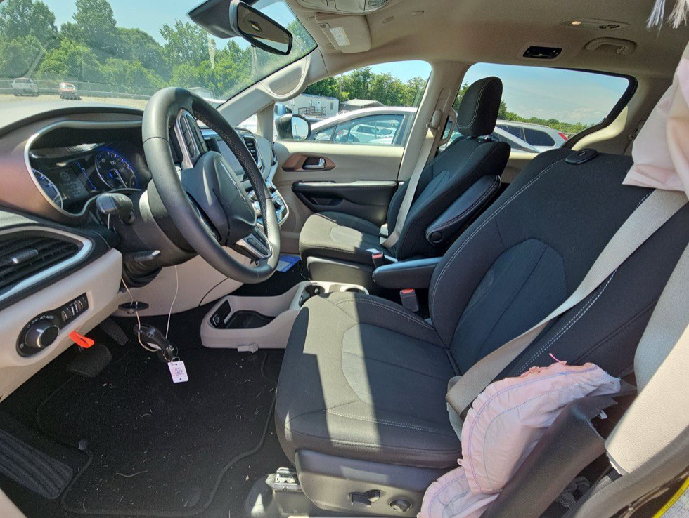 Chrysler Voyager Lx 2023 Black 3.6L vin: 2C4RC1CG8PR564136 - 2C4RC1CG8PR564136