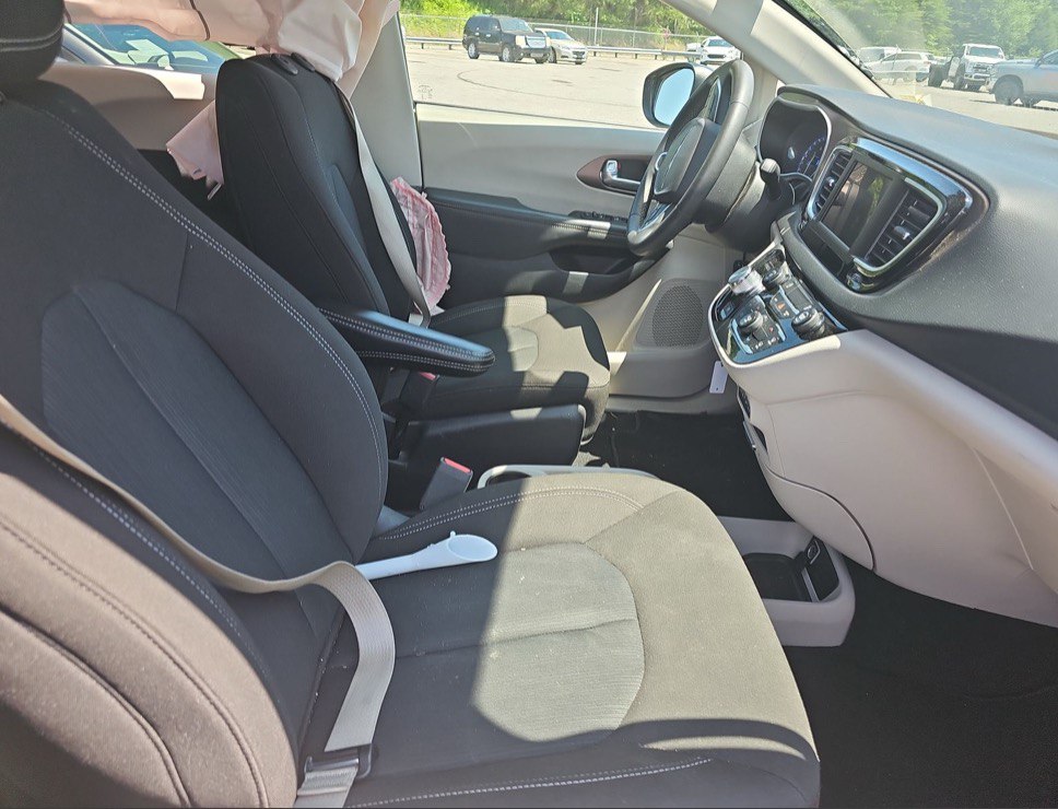 Chrysler Voyager Lx 2023 Black 3.6L vin: 2C4RC1CG8PR564136 - 2C4RC1CG8PR564136