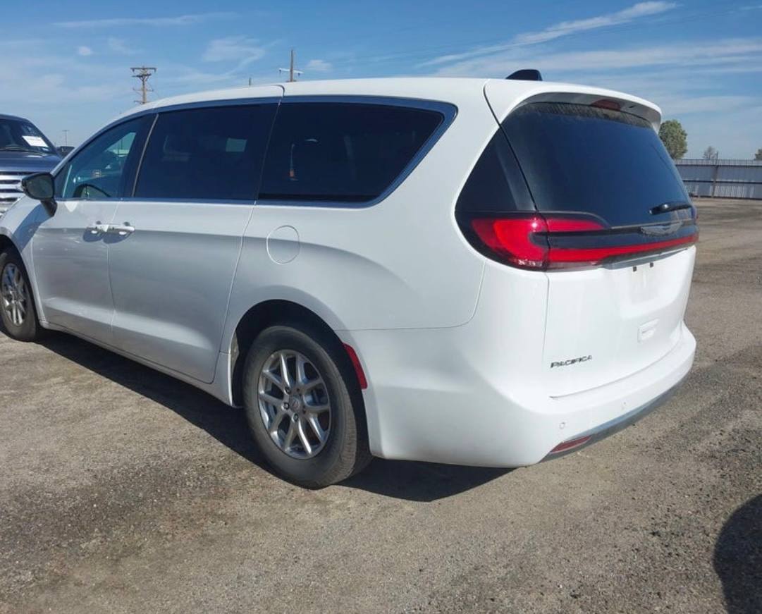 Chrysler Pacifica Touring L 2024 White 3.6L vin: 2C4RC1BG7RR151886 - 2C4RC1BG7RR151886