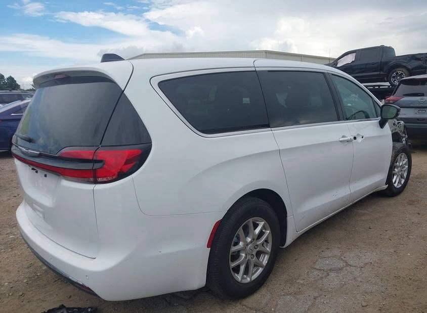 Chrysler Pacifica Touring L 2024 White 3.6L vin: 2C4RC1BG7RR151886 - 2C4RC1BG7RR151886